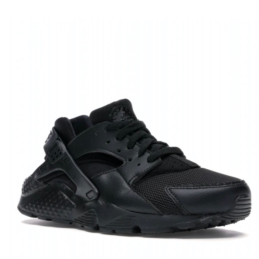 Nike Air Huarache Run 🏃‍♂️Triple Black 6Y New with box.